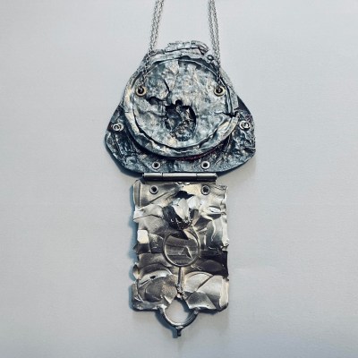 Neck-piece / Wall Piece, Caution, Sharp Edges