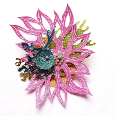 Iridescente brooch
